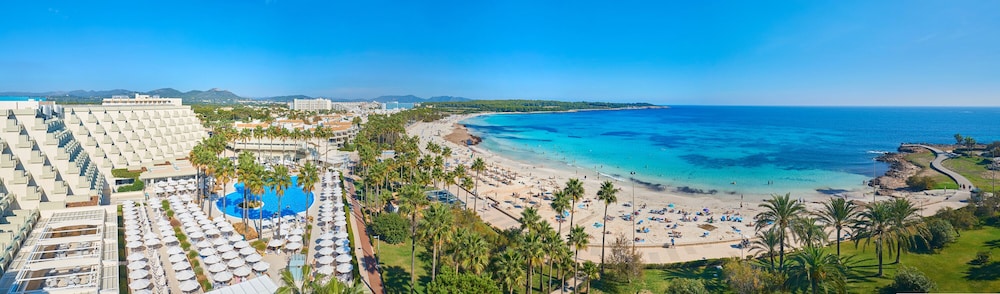 Hipotels Mediterráneo Hotel - Adults Only — Beach in Sa Coma, Balearic Islands