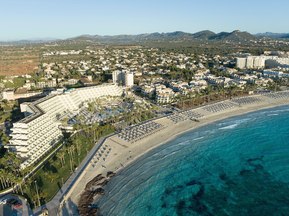 Hipotels Mediterráneo Hotel - Adults Only — Beach in Sa Coma, Balearic Islands