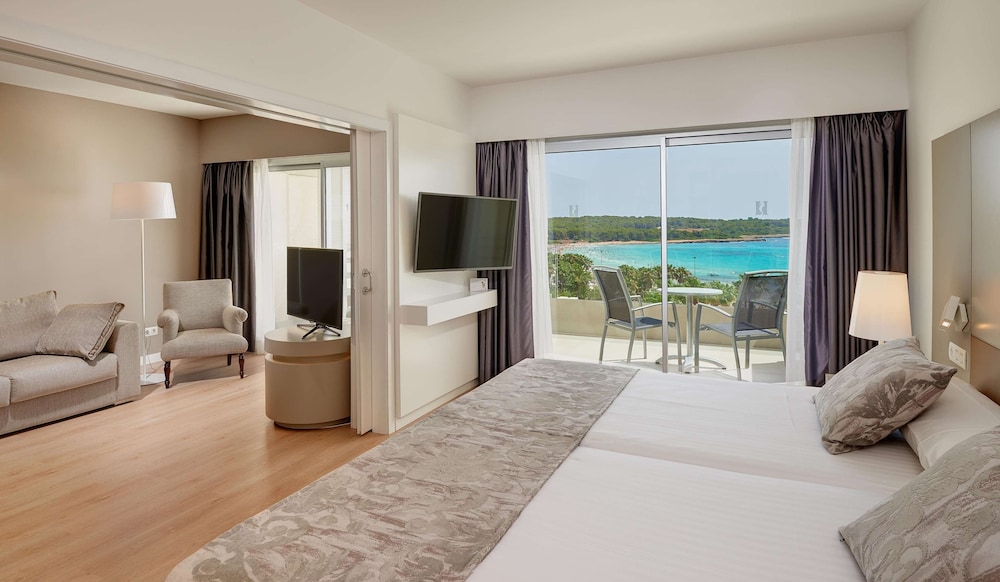 Hipotels Mediterráneo Hotel - Adults Only — Hotel rooms in Sa Coma, Balearic Islands
