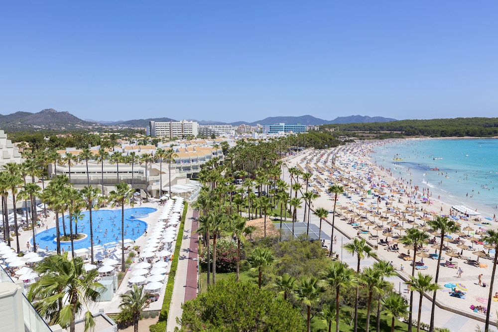 Hipotels Mediterráneo Hotel - Adults Only — Beach in Sa Coma, Balearic Islands