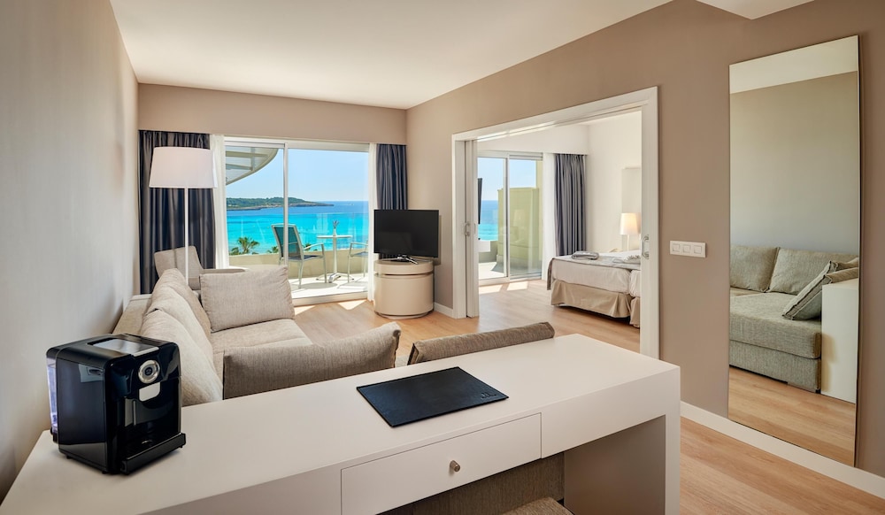 Hipotels Mediterráneo Hotel - Adults Only — Hotel rooms in Sa Coma, Balearic Islands