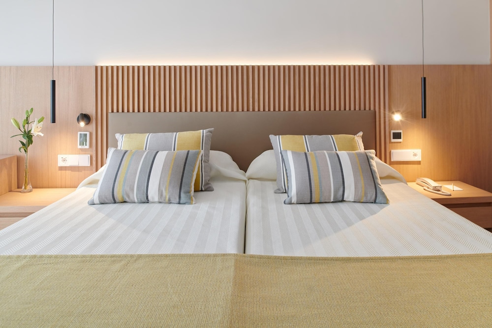 Hipotels Mediterráneo Hotel - Adults Only — Hotel rooms in Sa Coma, Balearic Islands