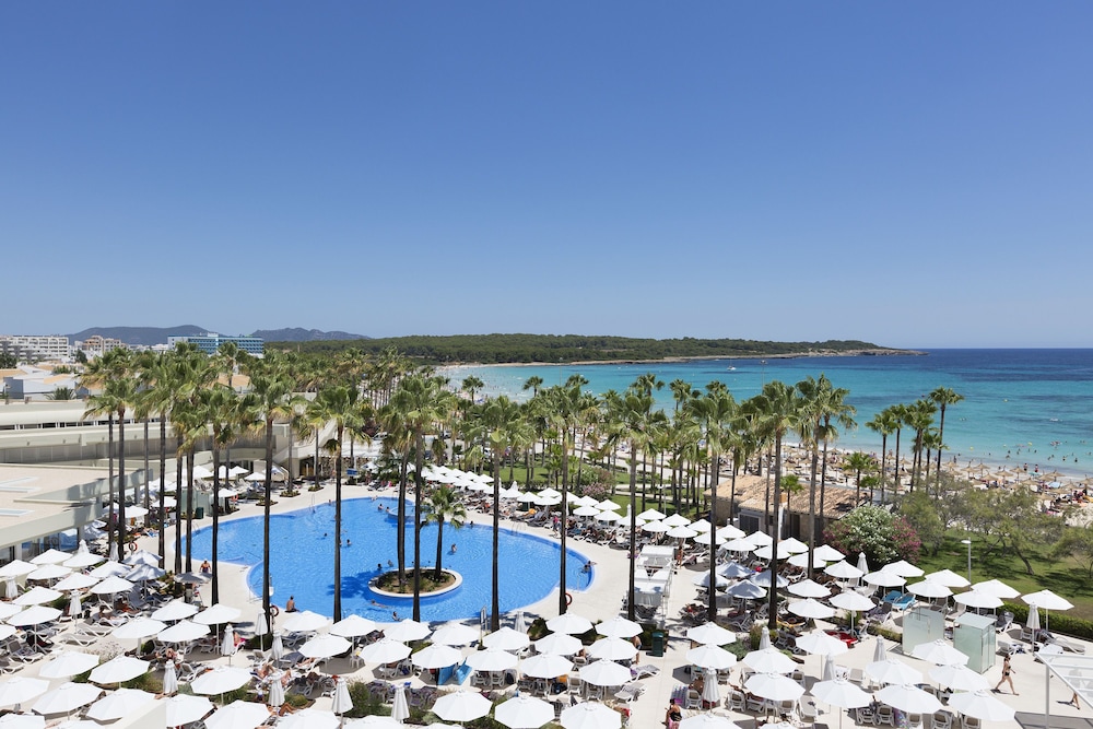 Hipotels Mediterráneo Hotel - Adults Only — Beach in Sa Coma, Balearic Islands