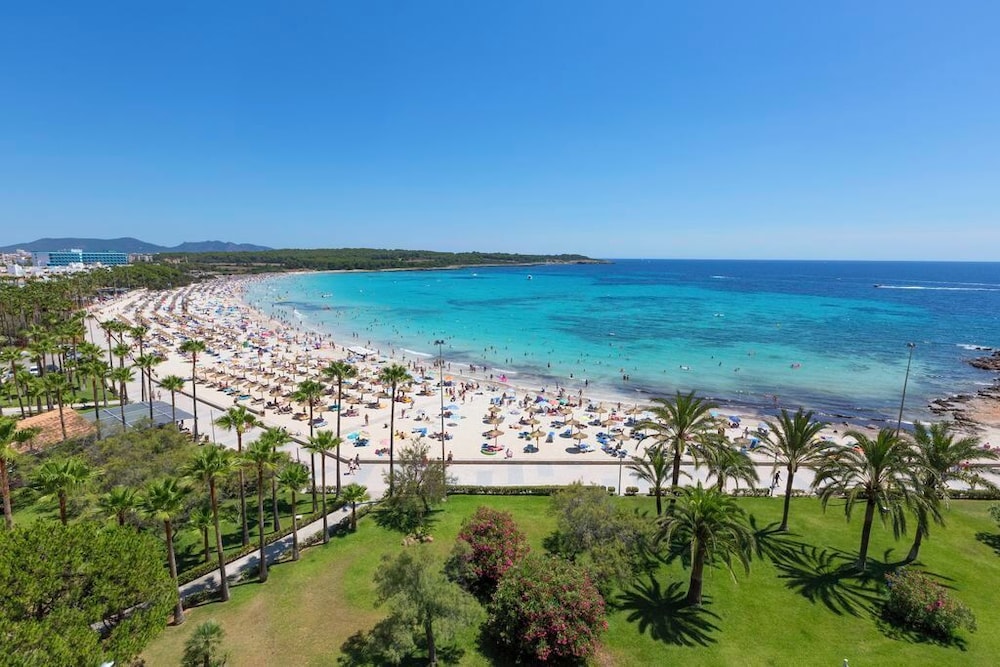 Hipotels Mediterráneo Hotel - Adults Only — Beach in Sa Coma, Balearic Islands