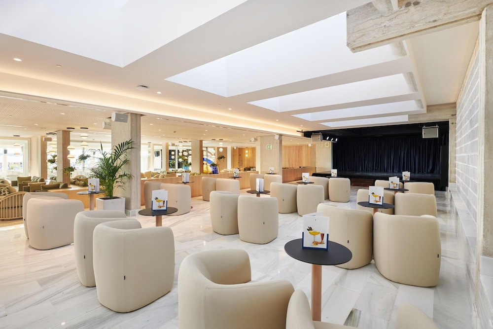 Hipotels Mediterráneo Hotel - Adults Only — Hotel building in Sa Coma, Balearic Islands