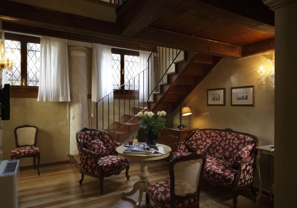 Hotel Bisanzio — Hotel rooms in Venice, Veneto