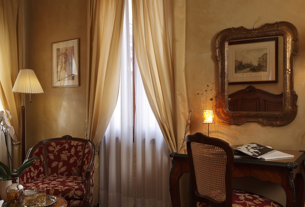 Hotel Bisanzio — Hotel rooms in Venice, Veneto