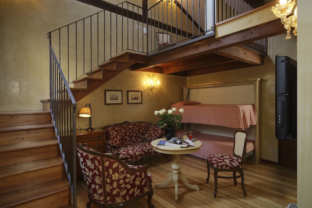 Hotel Bisanzio — Hotel rooms in Venice, Veneto