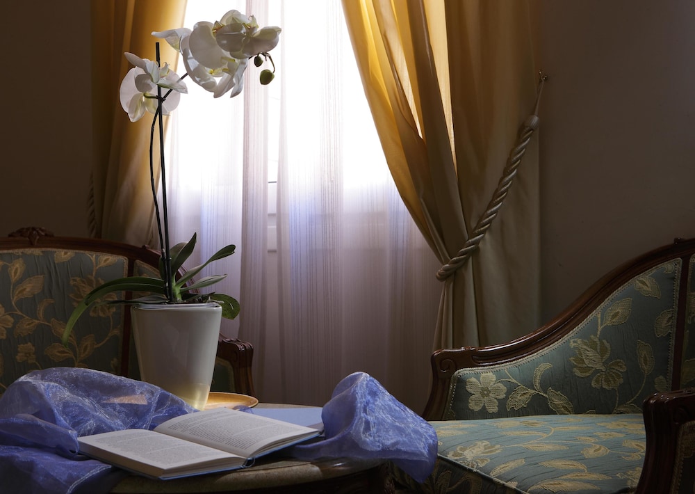 Hotel Bisanzio — Hotel rooms in Venice, Veneto