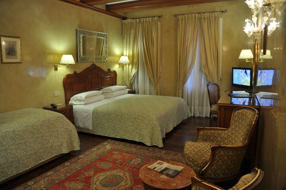 Hotel Bisanzio — Hotel rooms in Venice, Veneto