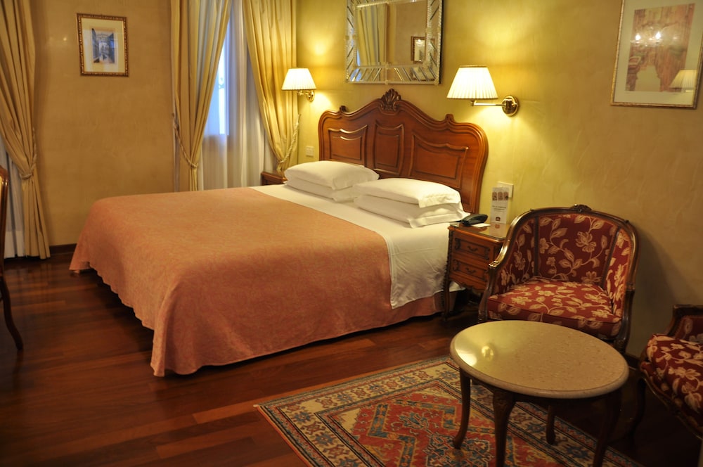 Hotel Bisanzio — Hotel rooms in Venice, Veneto