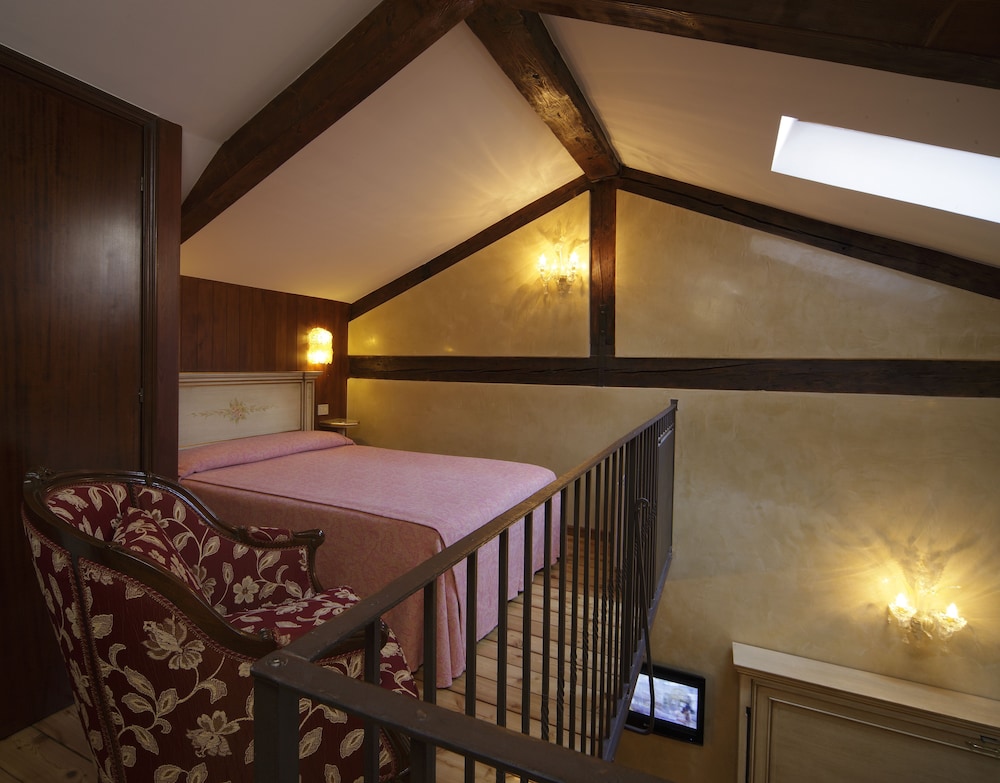 Hotel Bisanzio — Hotel rooms in Venice, Veneto
