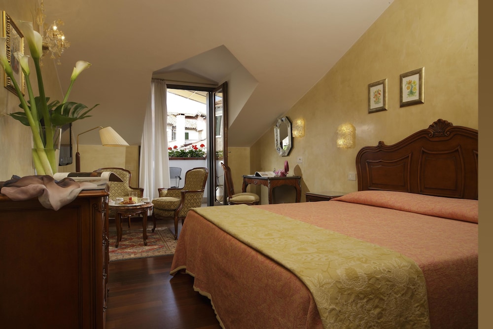 Hotel Bisanzio — Hotel rooms in Venice, Veneto