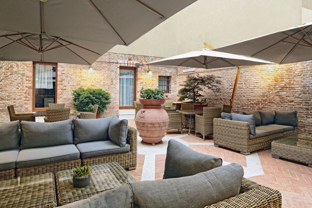 Hotel Bisanzio — Hotel building in Venice, Veneto