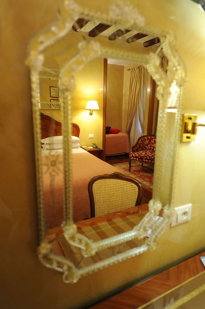 Hotel Bisanzio — Hotel rooms in Venice, Veneto