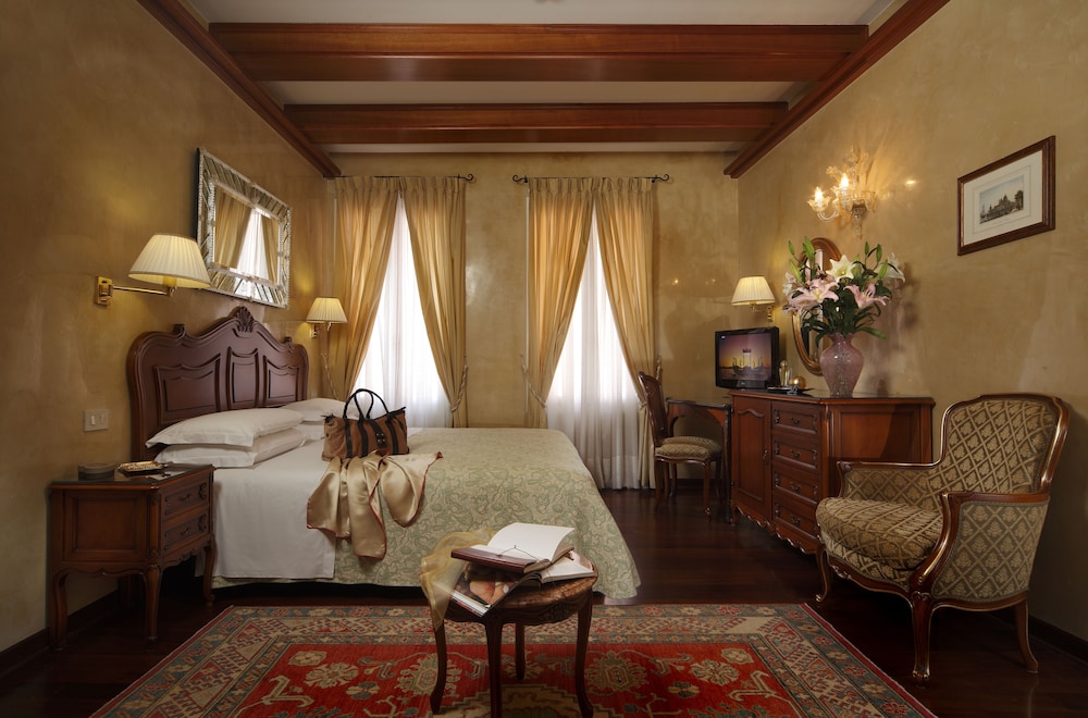 Hotel Bisanzio — Hotel rooms in Venice, Veneto