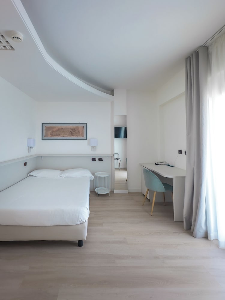 Hotel Carlo Felice - zdjęcie 5