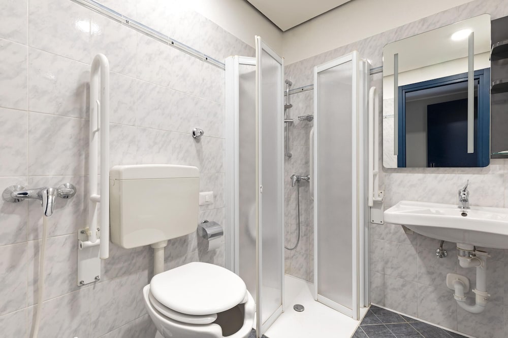 B&B Hotel Como City Center — Hotel rooms in Como, Lombardy