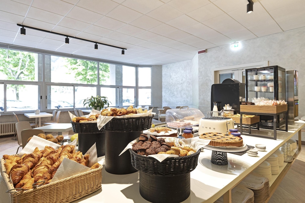 B&B Hotel Como City Center — Restaurant & bars in Como, Lombardy