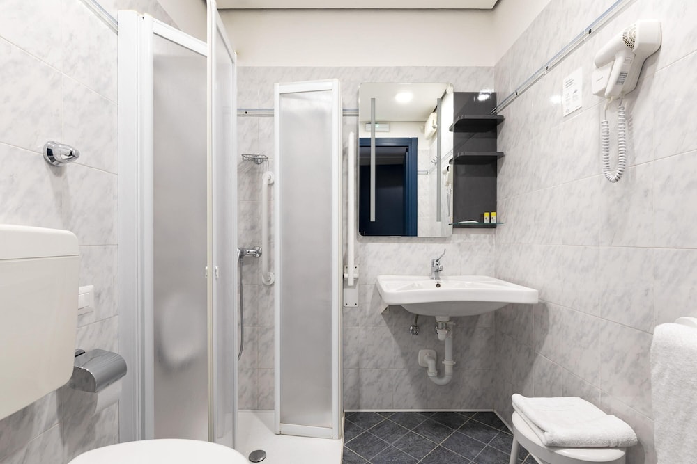 B&B Hotel Como City Center — Hotel rooms in Como, Lombardy