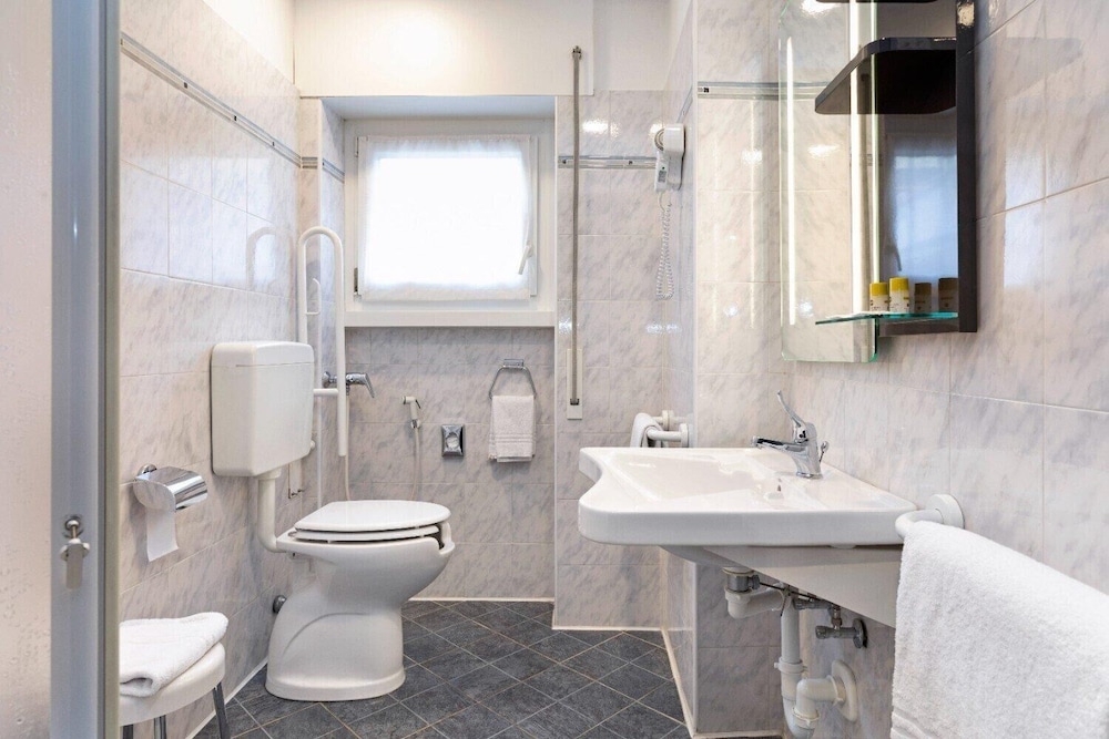 B&B Hotel Como City Center — Hotel rooms in Como, Lombardy