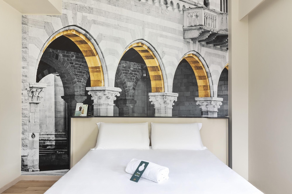 B&B Hotel Como City Center — Hotel rooms in Como, Lombardy