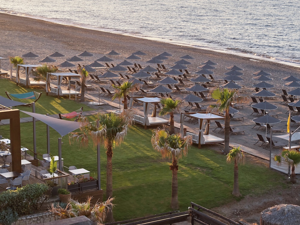 Minoa Palace Resort — Beach in Platanias