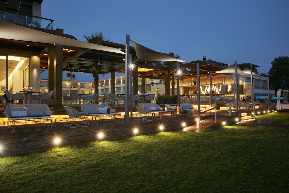 Minoa Palace Resort — Restaurant & bars in Platanias