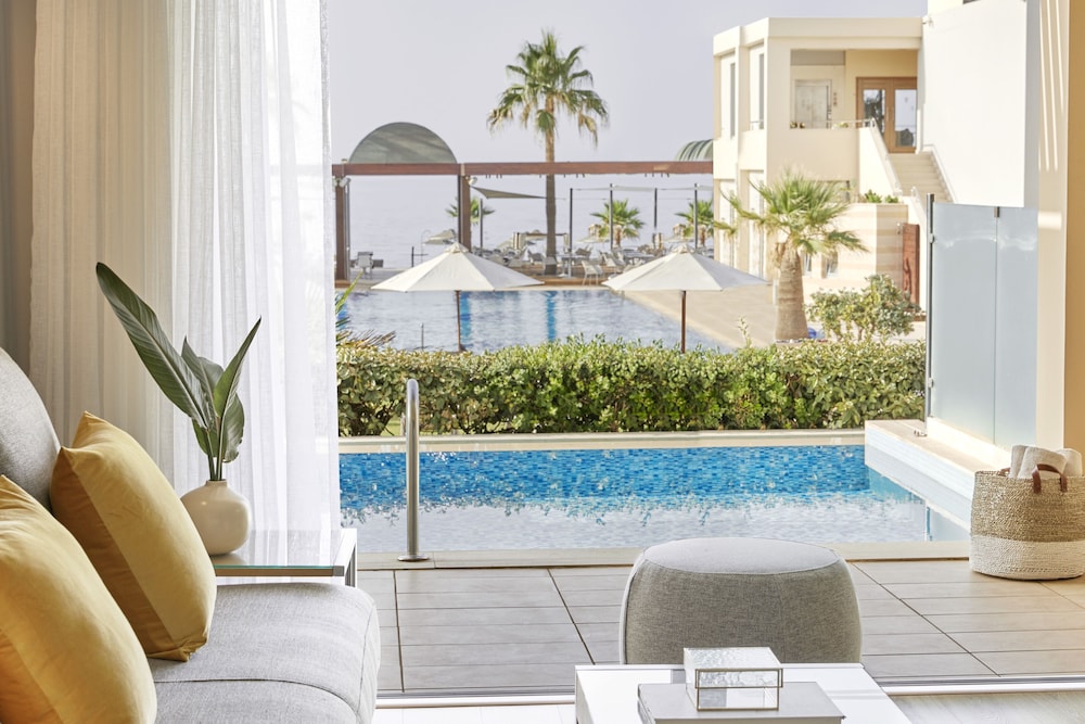 Minoa Palace Resort — Swimming pool in Platanias