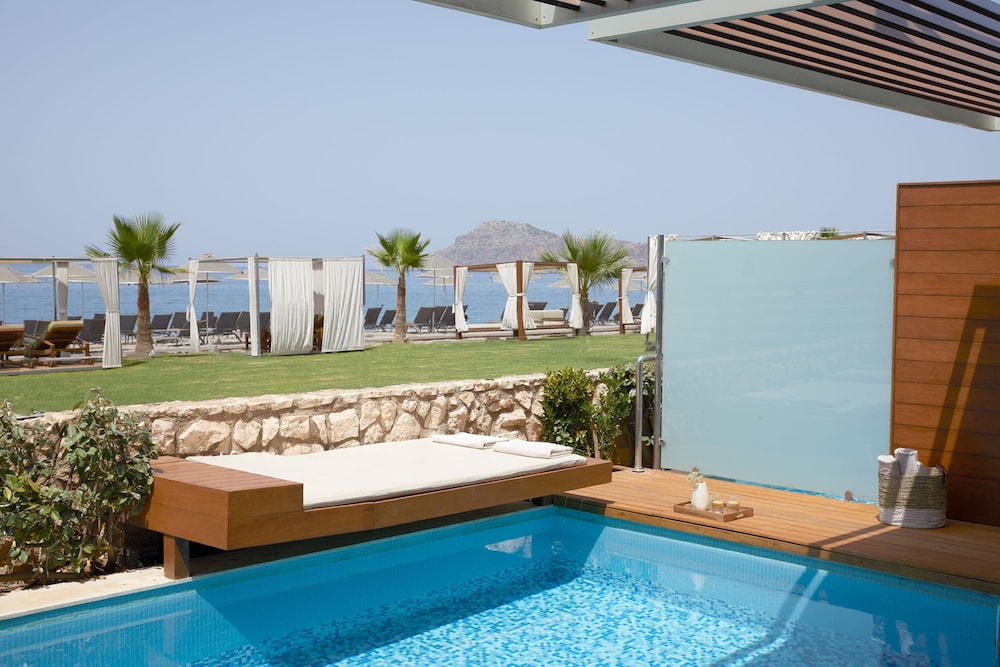 Minoa Palace Resort — Swimming pool in Platanias