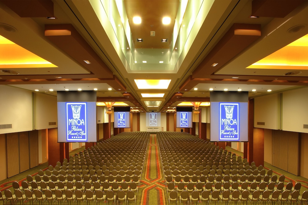 Minoa Palace Resort — Hotel building in Platanias