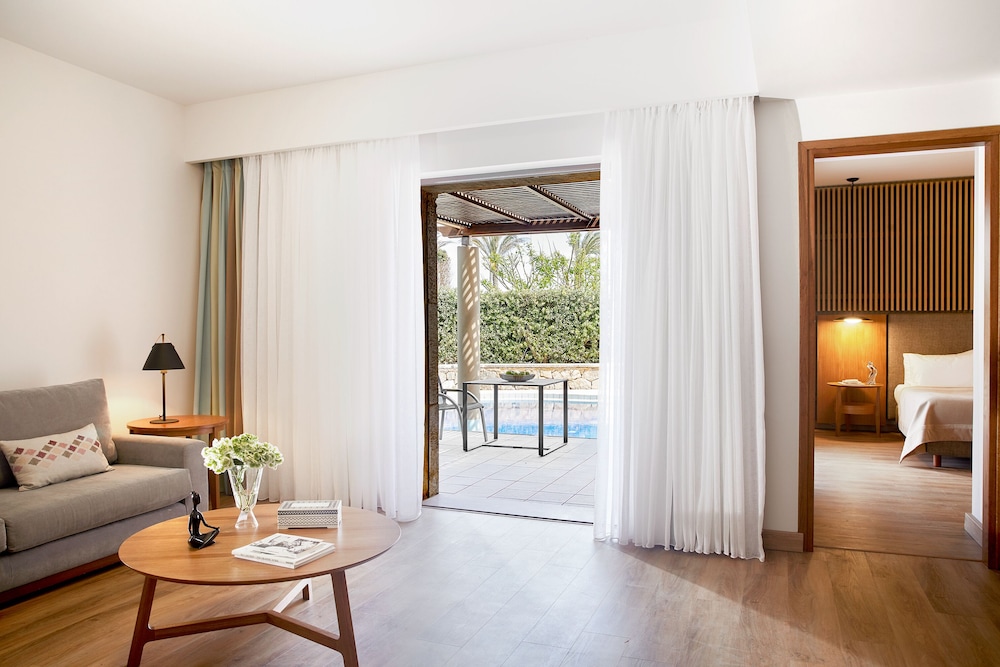 Minoa Palace Resort — Hotel rooms in Platanias