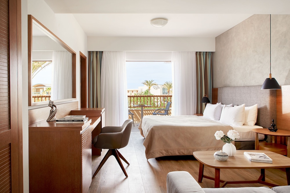 Minoa Palace Resort — Hotel rooms in Platanias