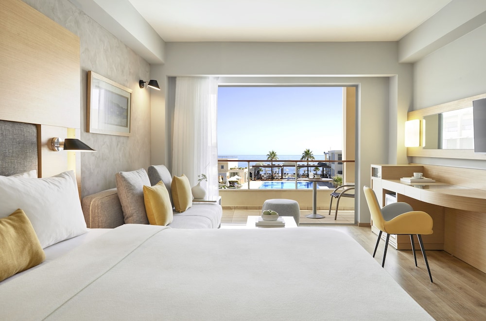 Minoa Palace Resort — Hotel rooms in Platanias