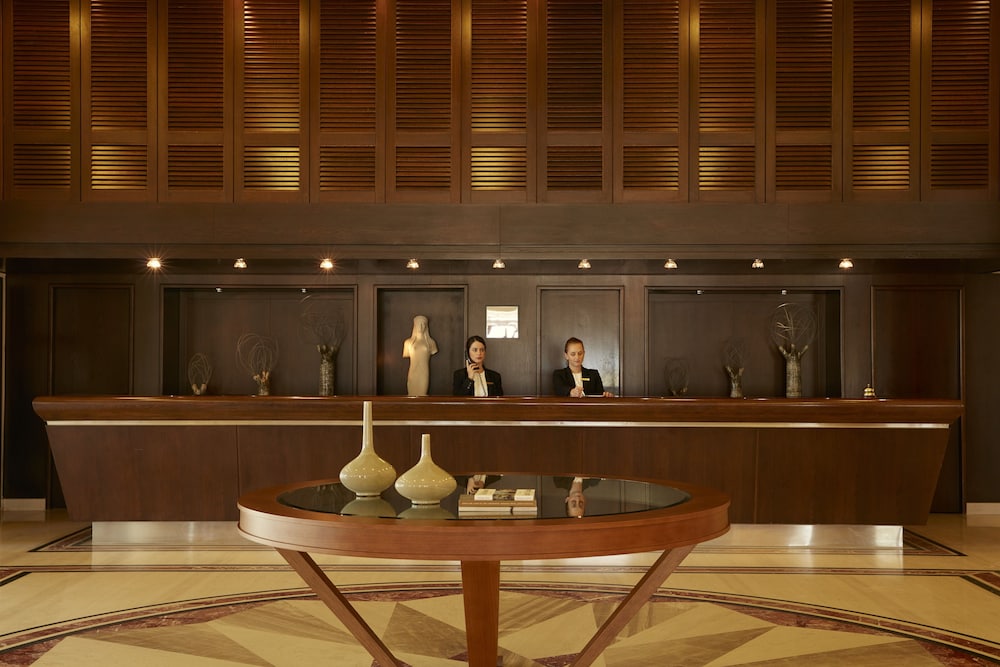 Minoa Palace Resort — Hotel building in Platanias