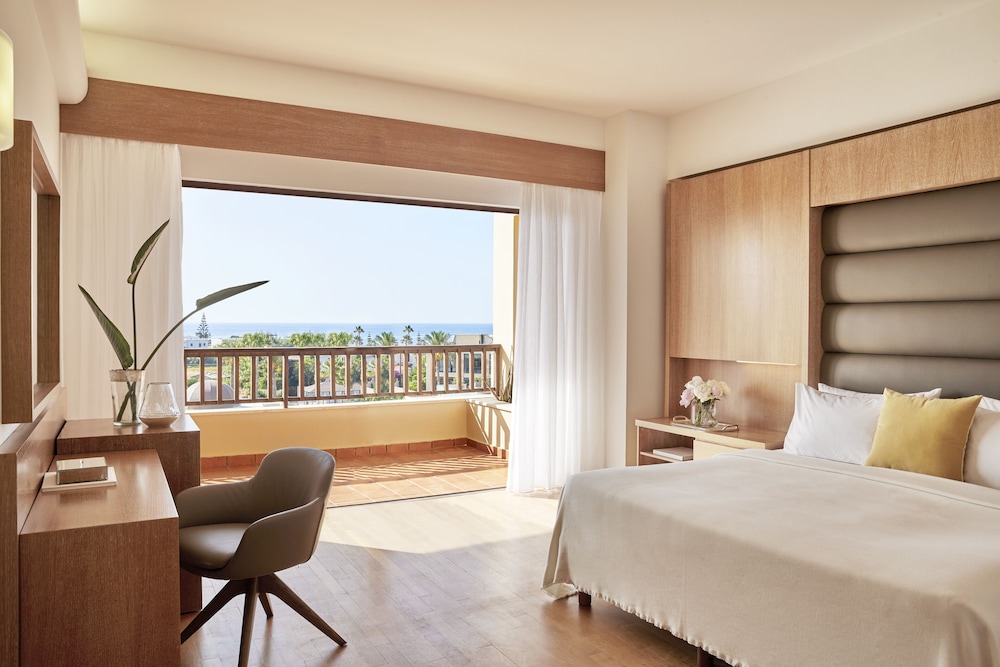 Minoa Palace Resort — Hotel rooms in Platanias