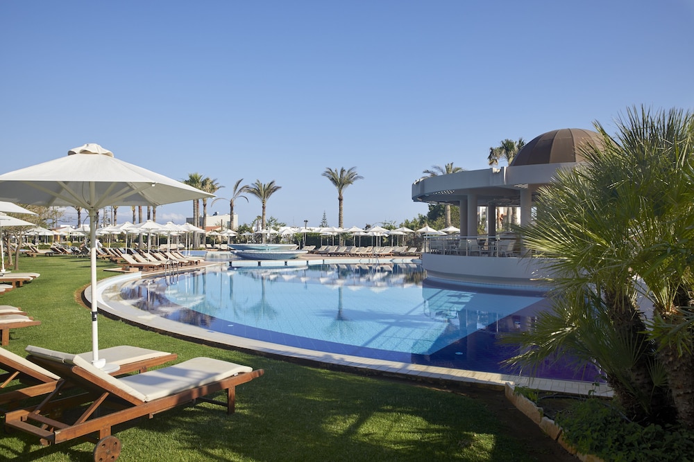 Minoa Palace Resort — Swimming pool in Platanias