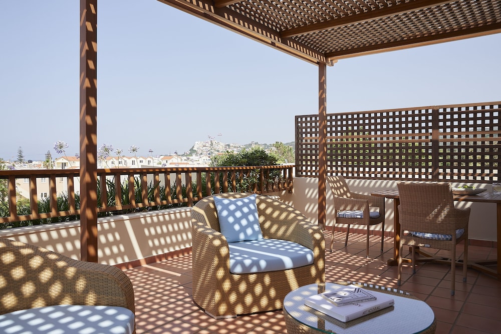 Minoa Palace Resort — Hotel rooms in Platanias