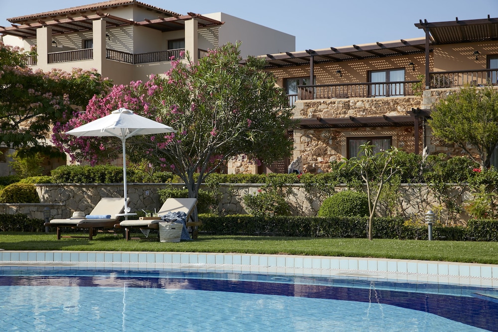 Minoa Palace Resort — Swimming pool in Platanias