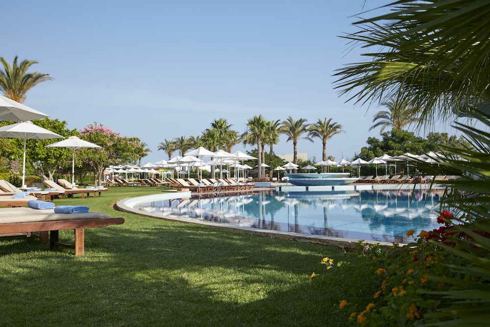 Minoa Palace Resort — Swimming pool in Platanias