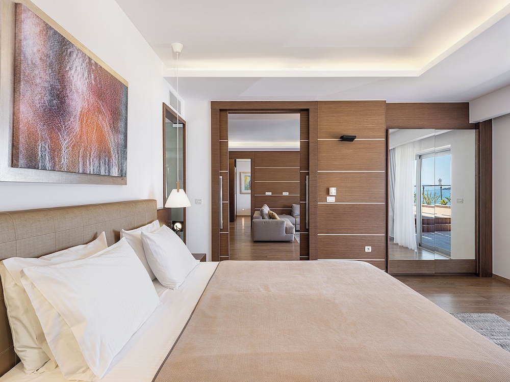 Minoa Palace Resort — Hotel rooms in Platanias
