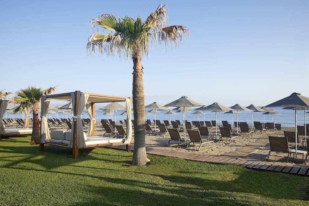 Minoa Palace Resort — Beach in Platanias