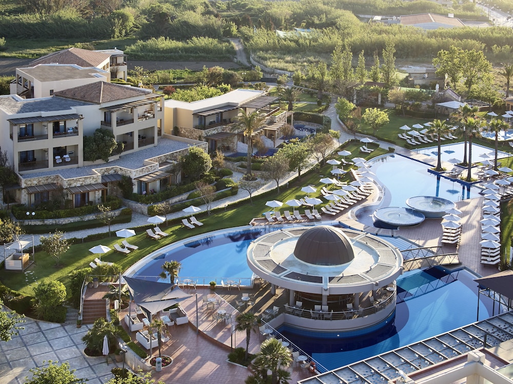 Minoa Palace Resort — Swimming pool in Platanias