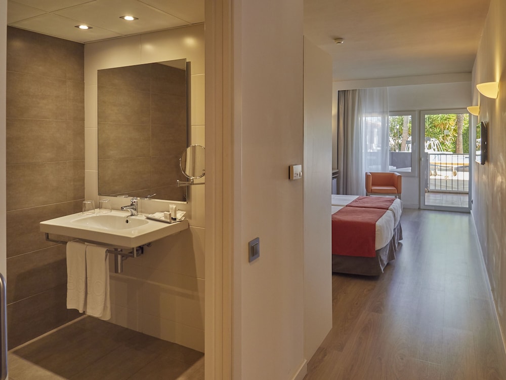 BQ Augusta Hotel — Hotel rooms in Palma de Mallorca, Balearic Islands