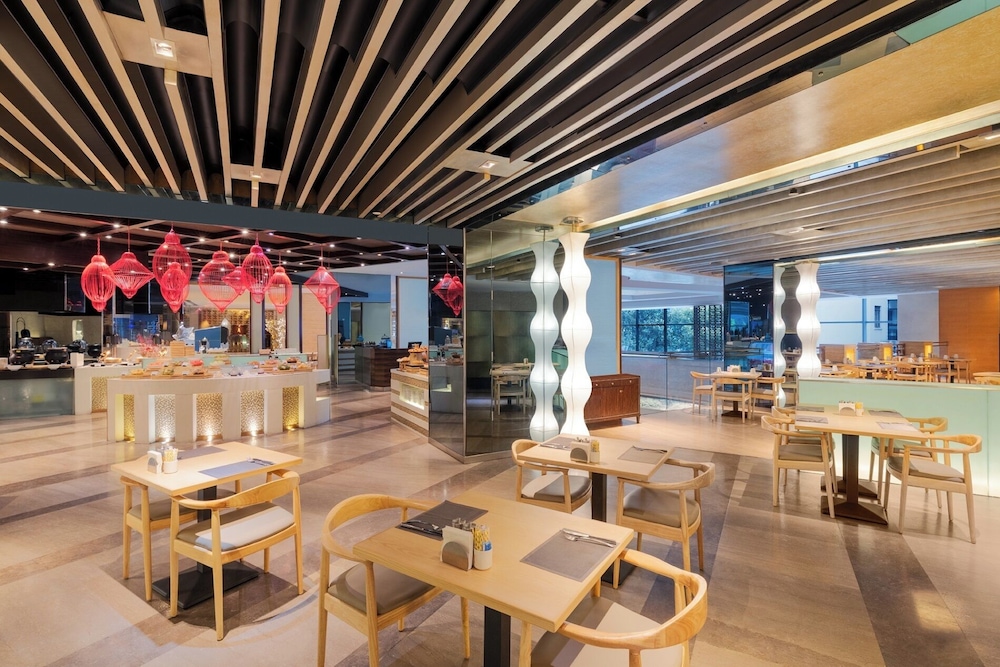 Swissotel Grand Shanghai — Restaurant & bars in Shanghai, Shanghai