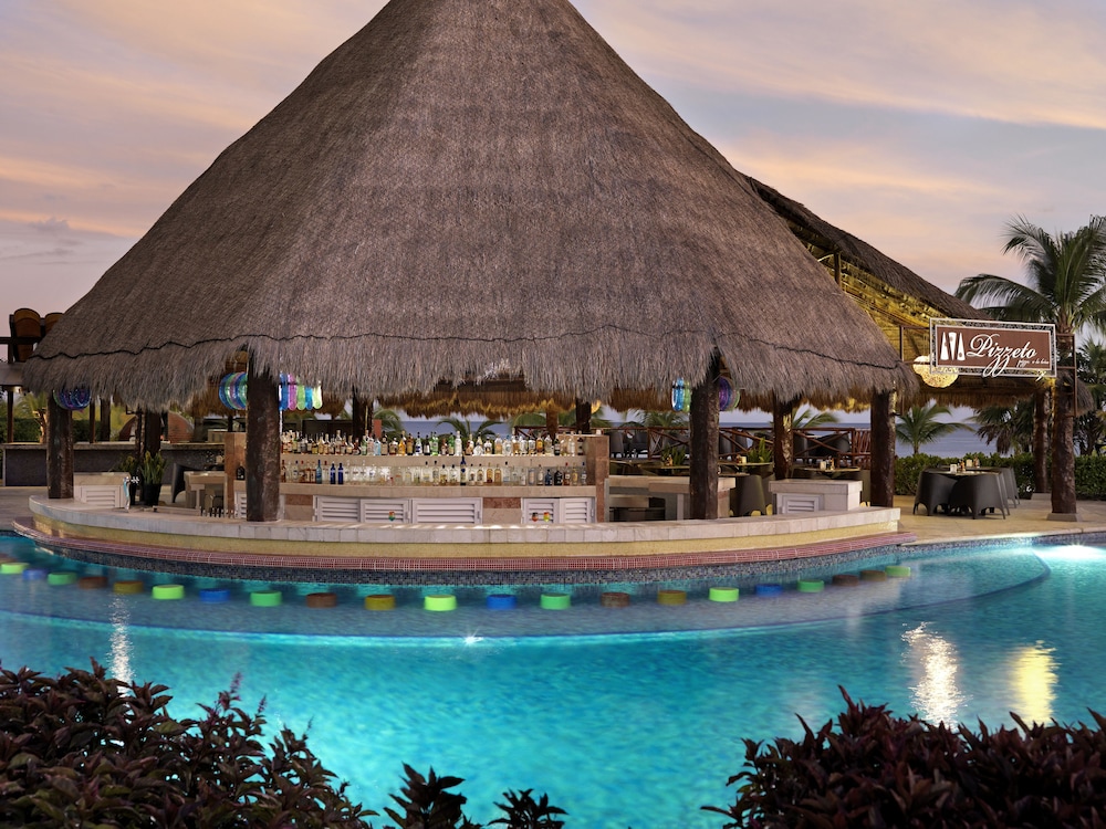 Adults Only Heaven at Hard Rock Hotel Riviera Maya All Inclusive — Restaurant & bars in Puerto Aventuras, Quintana Roo