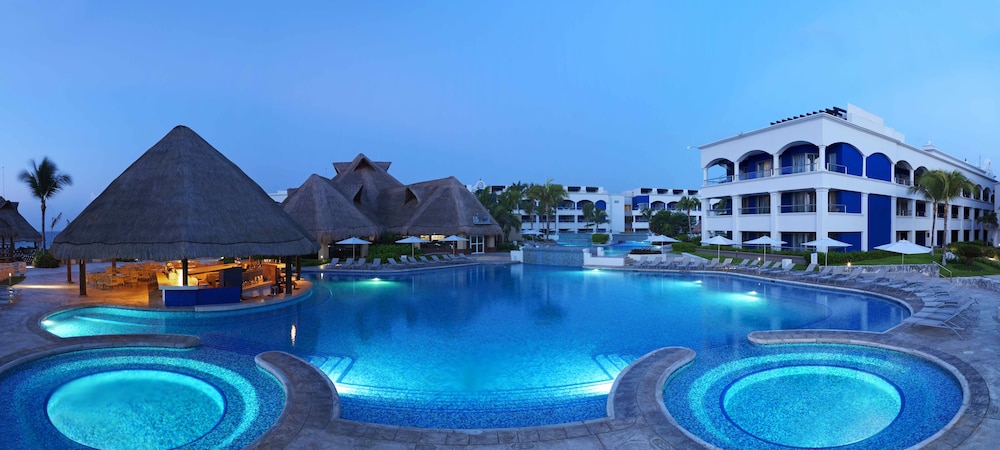 Adults Only Heaven at Hard Rock Hotel Riviera Maya All Inclusive — Swimming pool in Puerto Aventuras, Quintana Roo