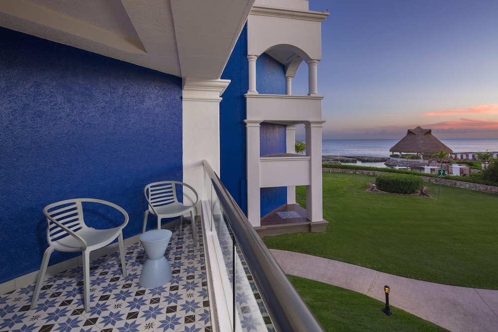 Adults Only Heaven at Hard Rock Hotel Riviera Maya All Inclusive — Hotel building in Puerto Aventuras, Quintana Roo