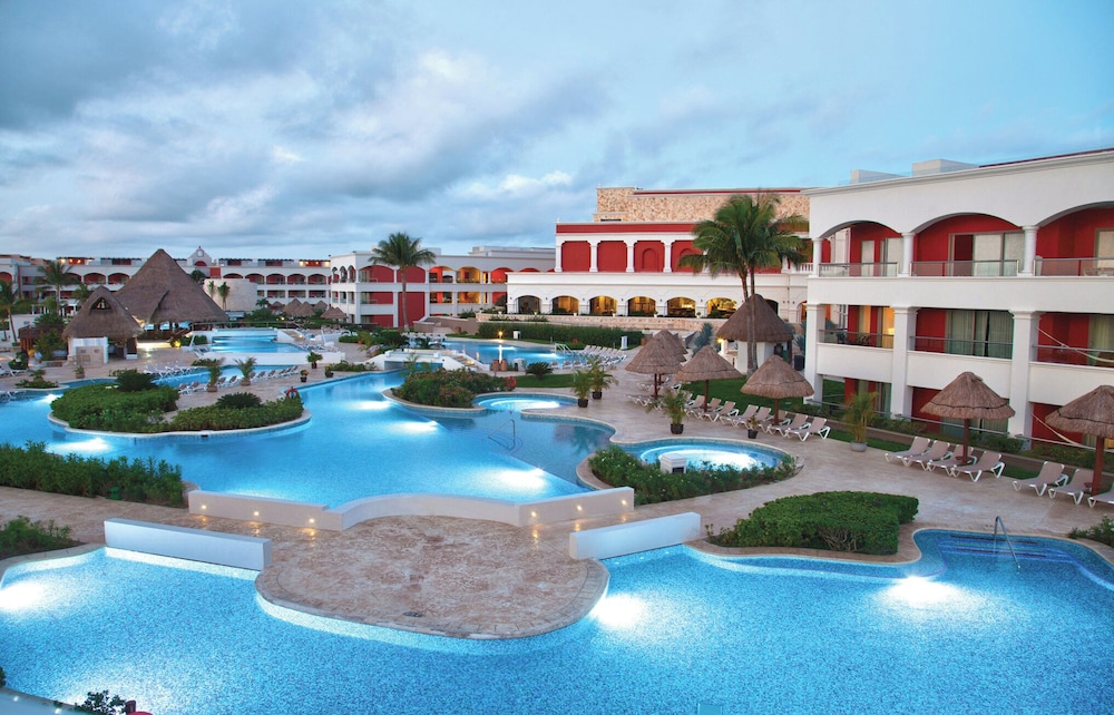Adults Only Heaven at Hard Rock Hotel Riviera Maya All Inclusive — Swimming pool in Puerto Aventuras, Quintana Roo