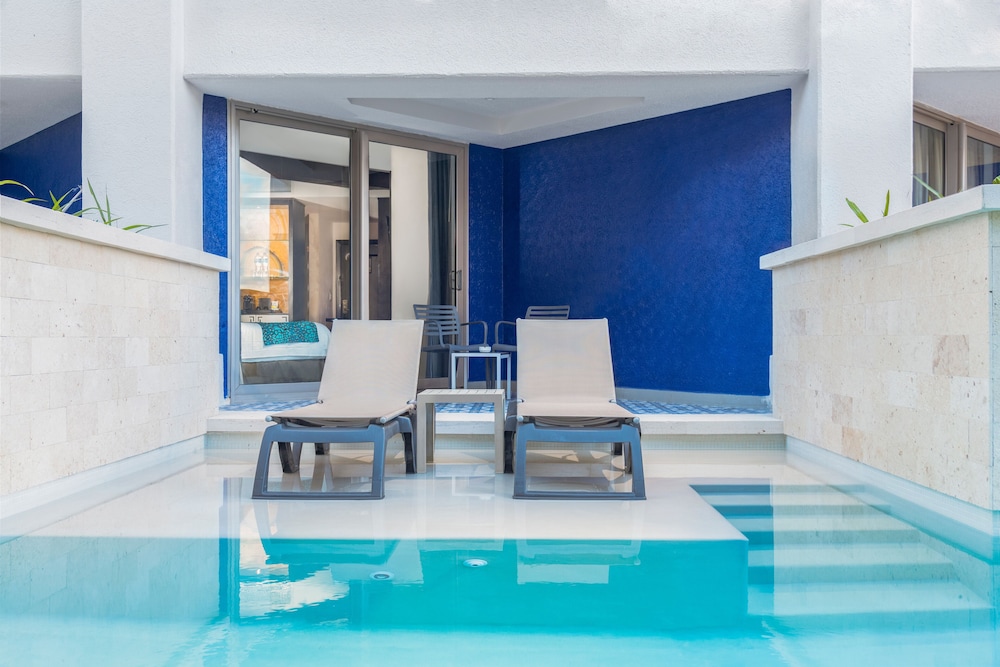 Adults Only Heaven at Hard Rock Hotel Riviera Maya All Inclusive — Swimming pool in Puerto Aventuras, Quintana Roo